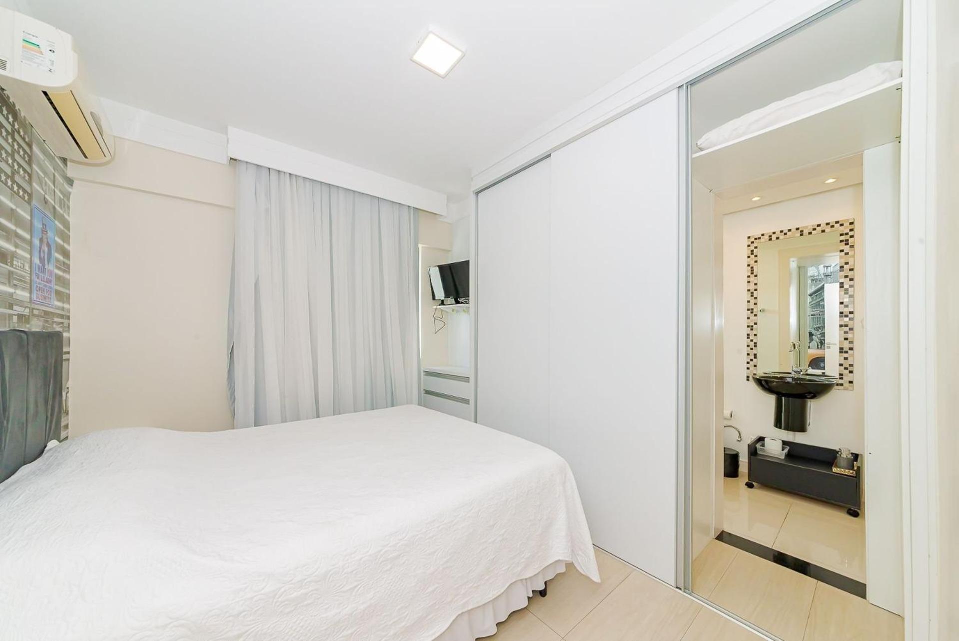 3 Suites Linda Vista Da Orla De Bc A 50M Da Praia - Somente Familiares Balneário Camboriú Exterior foto