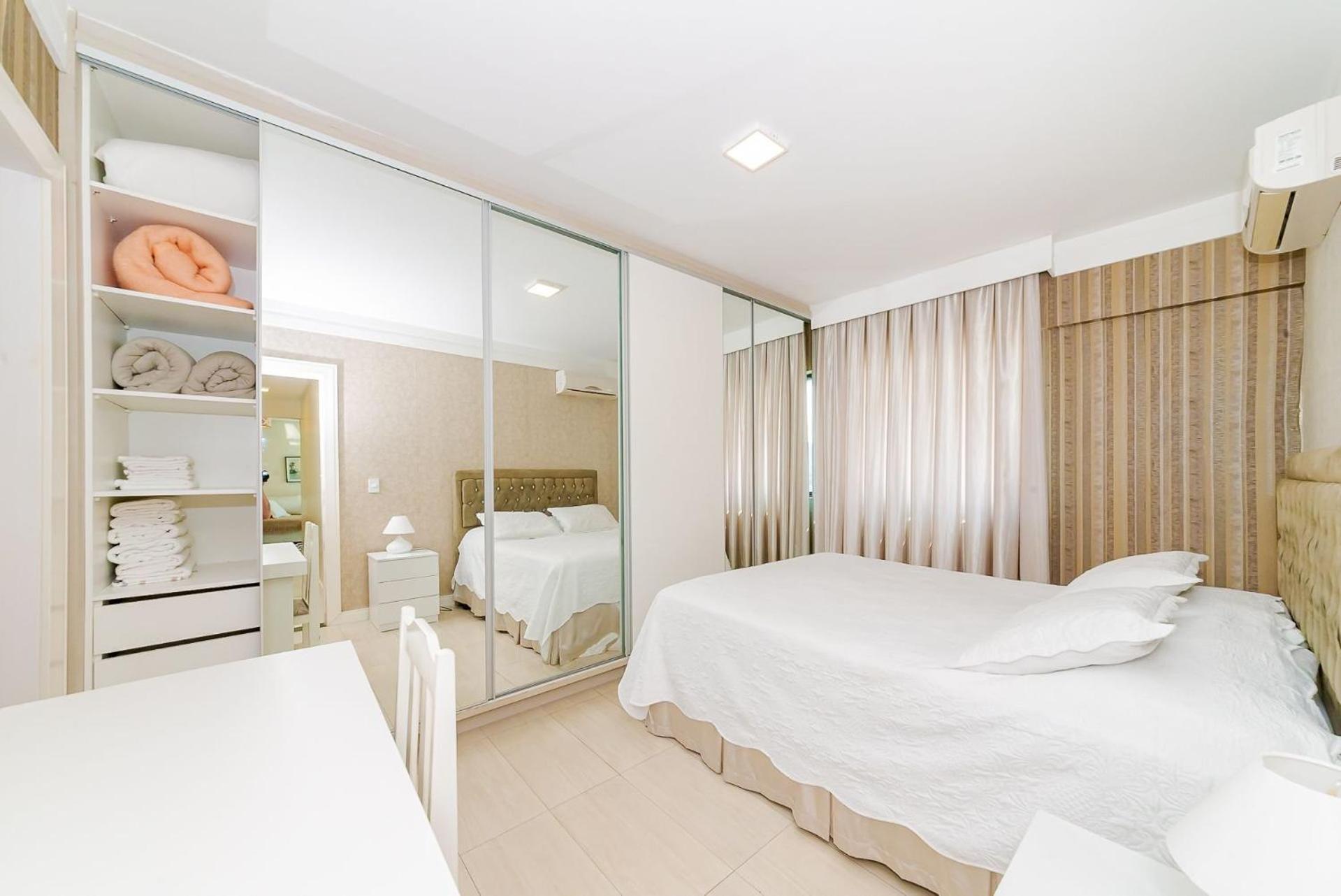 3 Suites Linda Vista Da Orla De Bc A 50M Da Praia - Somente Familiares Balneário Camboriú Exterior foto