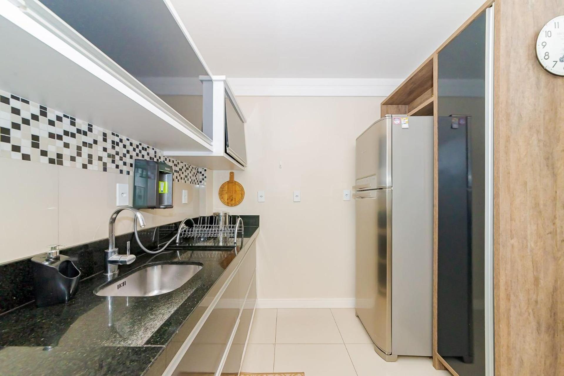3 Suites Linda Vista Da Orla De Bc A 50M Da Praia - Somente Familiares Balneário Camboriú Exterior foto